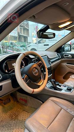 جیپ گراند شیرۆکی